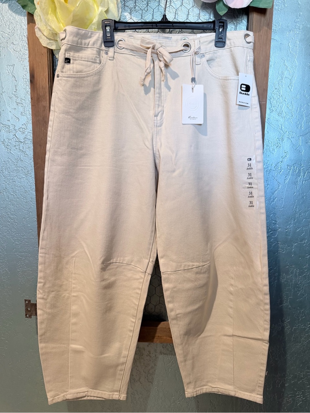 KanCan Cream High-Rise Horseshoe Fit Pants